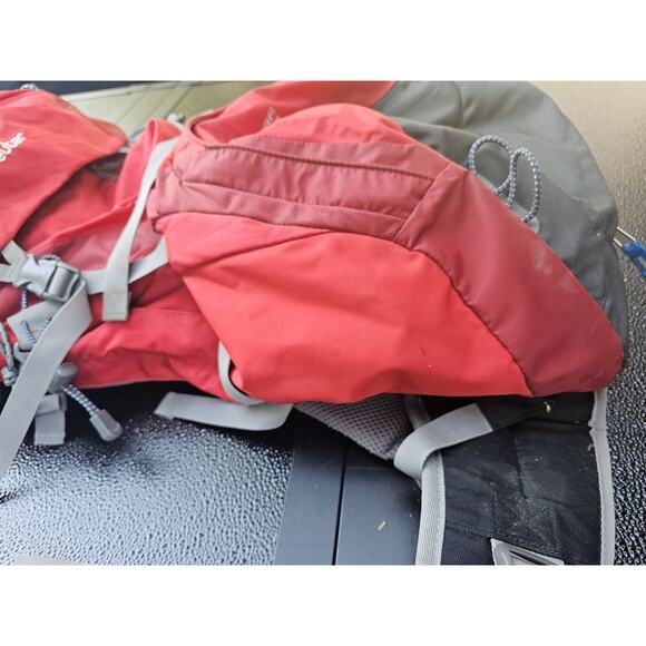 Deuter Futura 32 AC Backpack - Hydration Compatible - Great Daybag - Picture 7 of 16